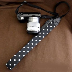 画像1: ミラーレス用カメラストラップ(3cm幅）： おしゃれ かわいい：白黒ドット