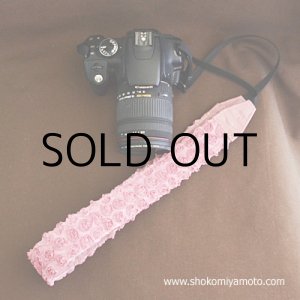 画像: 一眼レフカメラストラップ： おしゃれ かわいい：スモーキー・ピンク・ローズ