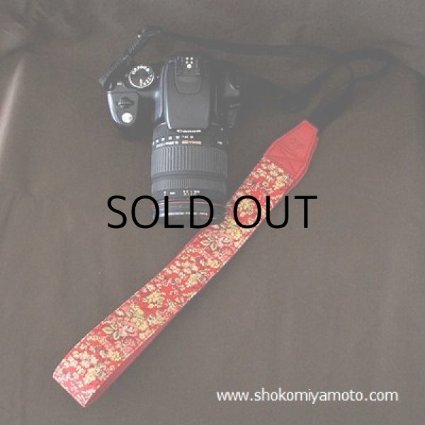 画像1: 一眼レフカメラストラップ: おしゃれ かわいい:リバティ・テイタム(レッド) アクリル・コーティング・オプション対応