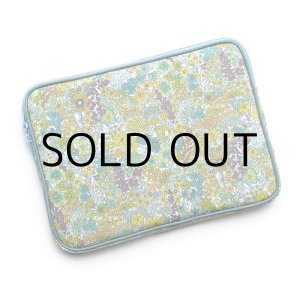 画像: ノートパソコンケース  リバティ  マーガレットアニー（グリーン）　コーティングタイプ Mac book Pro 13 インチ, Mac book Air 13インチ, Surface laptop 13.5インチ　おしゃれ　かわいい